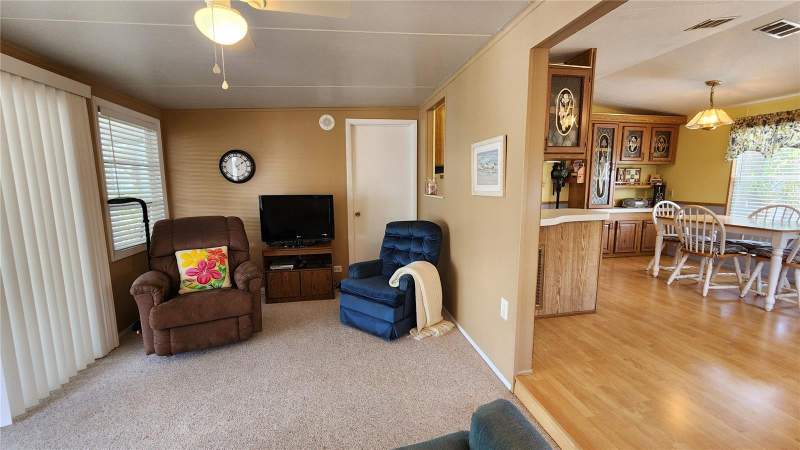 2 bedroom Manufactured Home at 3333 26th Avenue #5, Sugar Creek Country Club Co-Op, Bradenton — photo 5