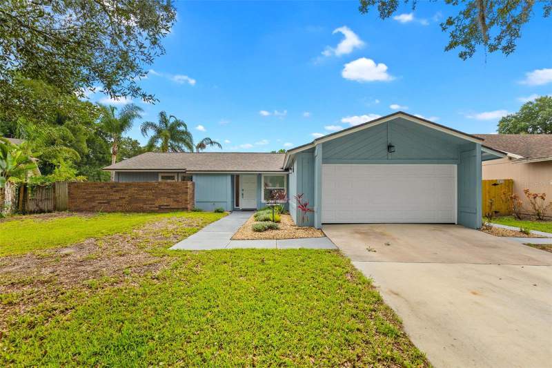 4 bedroom Single Family Residence at 15917 Country Farm Place, Country Place Unit IV B, Tampa — photo 2