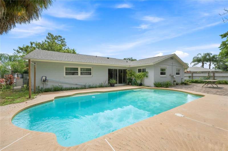4 bedroom Single Family Residence at 2301 Conifer Avenue, Eastbrook Sub Unit 16, Winter Park — photo 2