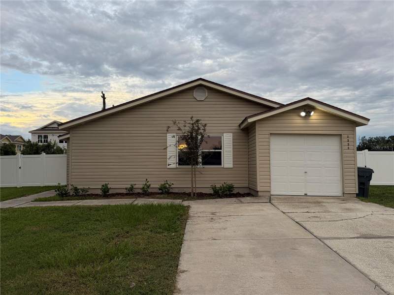 3 bedroom Single Family Residence at 1331 Primrose Court, Wildwood 01, Lakeland — photo 2