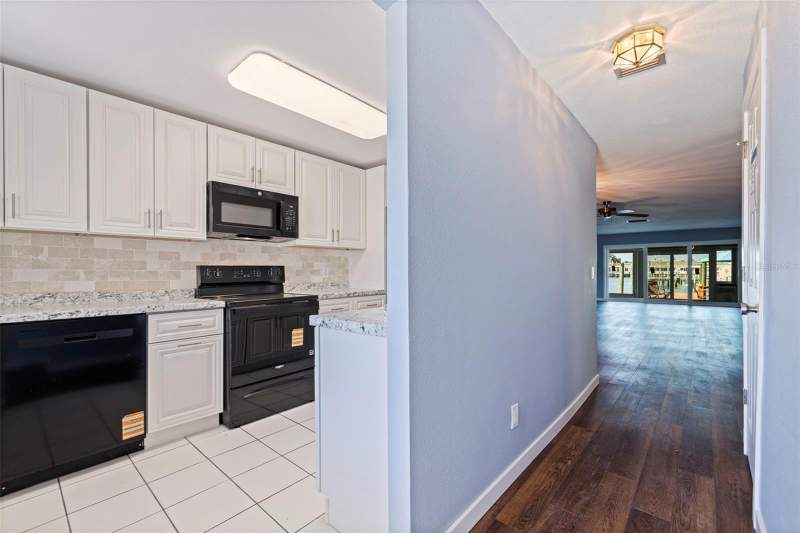 2 bedroom Condominium at 409 Boca Ciega Point Boulevard #409, Boca Ciega Point, St Petersburg — photo 4