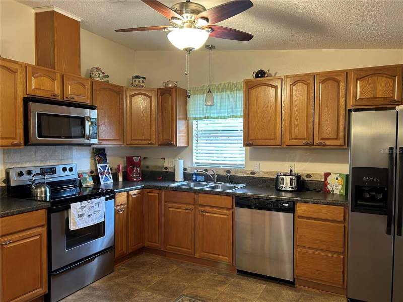 2 bedroom Manufactured Home at 1709 E Schwartz Boulevard, Lady Lake Orange Blossom Gardens Unit 10, Lady Lake — photo 2