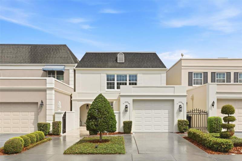 Country Club Townhouses Estates