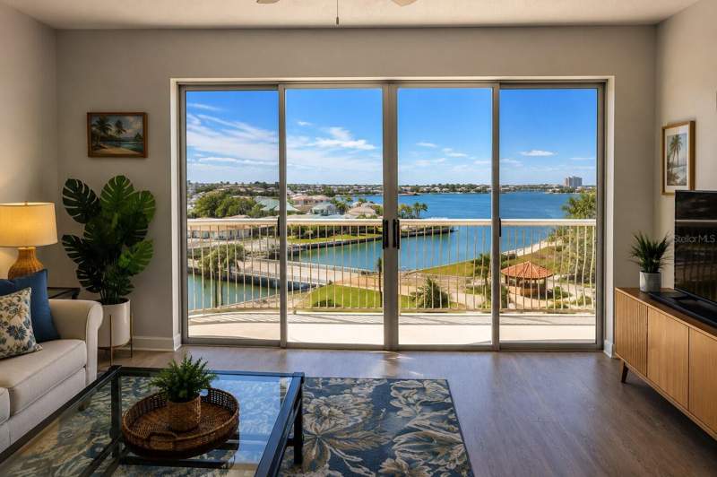Bayway Isles Point Brittany Six