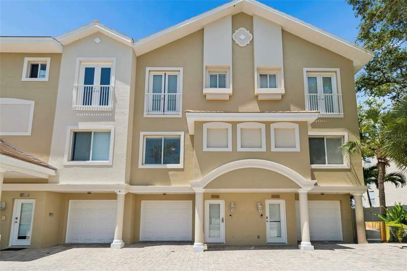 3 bedroom Townhouse at 620 Bayway Boulevard #5, Moorings Twnhms, Clearwater Beach — photo 4