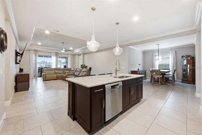 4 bedroom Single Family Residence at 11432 Drifting Leaf Drive, Reserve At South Fork Ph 1, Riverview — photo 5