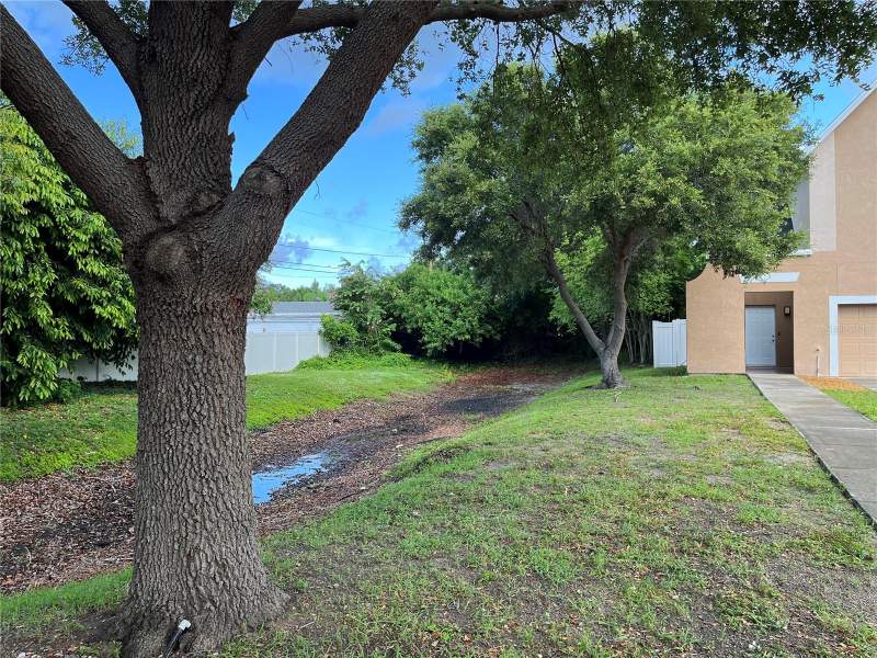 3 bedroom Townhouse at 4326 Tyler Circle, Las Palmas Twnhms, St Petersburg — photo 2