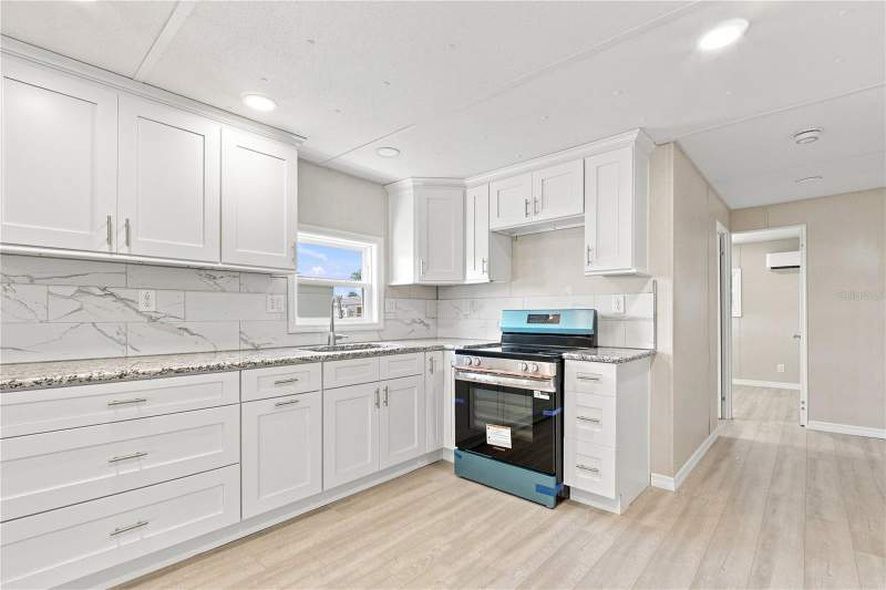 2 bedroom Mobile Home at 10929 Tioga Drive, Senate Manor Unrec, Port Richey — photo 5