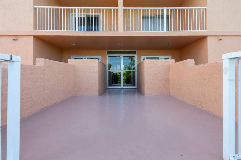 1 bedroom Condominium at 7430 Sunshine Skyway Lane #405, South Bay Condo, St Petersburg — photo 3