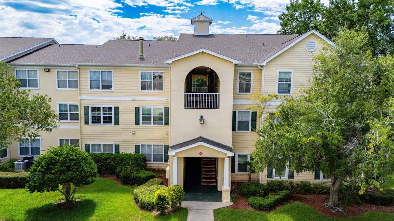 18525 BRIDLE CLUB DRIVE #18525 home for sale in Equestrian Parc At Highwoods P