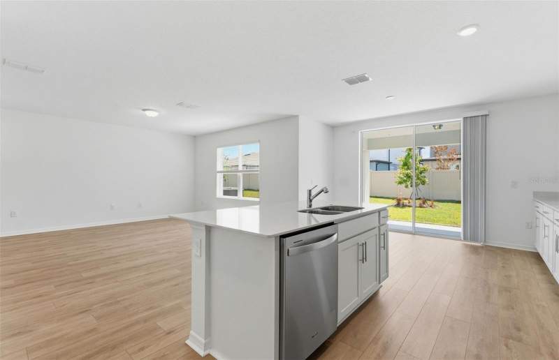 4 bedroom Single Family Residence at 1090 Silverlake Boulevard, Silverlake Phase 2, Lake Alfred — photo 4