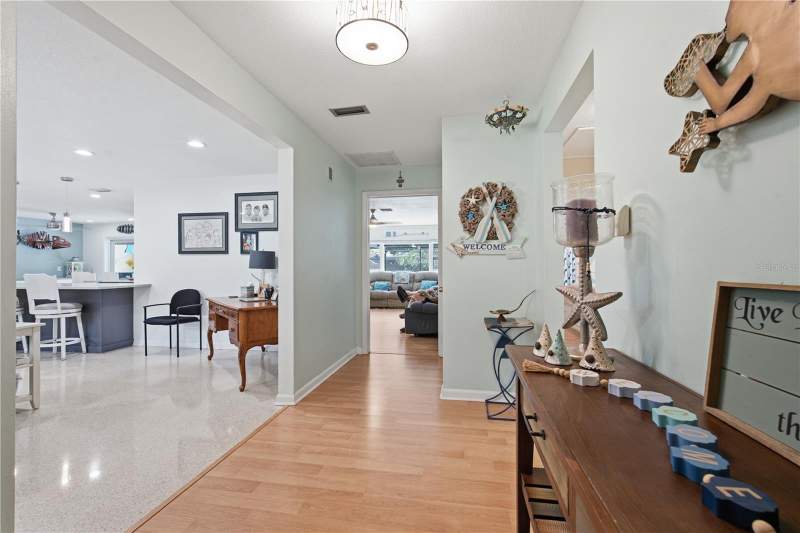 3 bedroom Single Family Residence at 2015 Park Street, Golf Course & Jungle Sub Rev Map Pt Rep, St Petersburg — photo 5