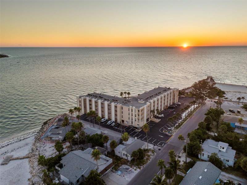 Point Pass-A-Grille Condo