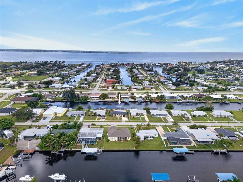 3 bedroom Single Family Residence at 530 Lindley Terrace, Port Charlotte Sec 025, Port Charlotte — photo 3