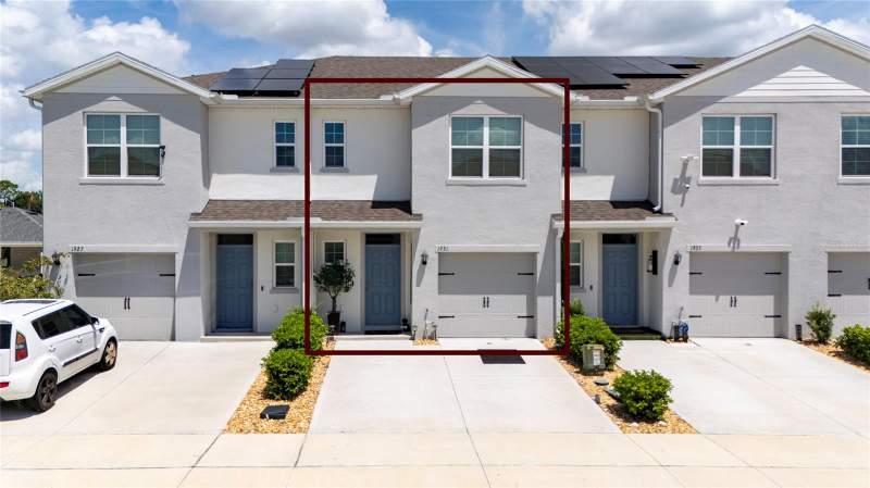 3 bedroom Townhouse at 1931 Tamarack Pass, Danbury At Ridgewood Lakes, Davenport — photo 2