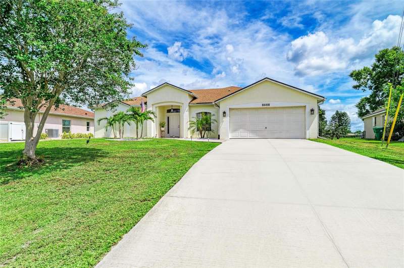 3 bedroom Single Family Residence at 2458 Rio De Janeiro Avenue, Punta Gorda Isles Sec 23, Punta Gorda — photo 2