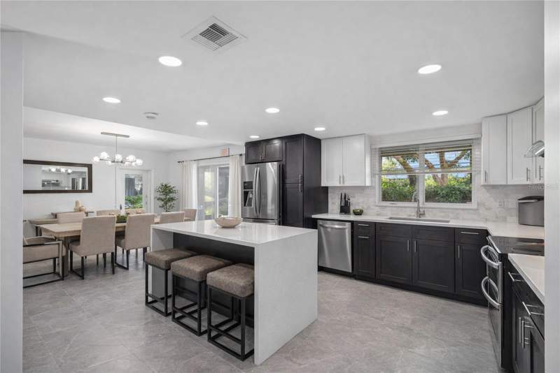 6 bedroom Single Family Residence at 10852 131st Street, Norris Acre, Largo — photo 2