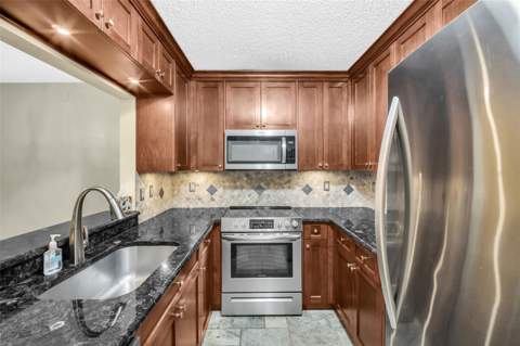 1400 Pine Glen Lane #D2, Tarpon Springs FL - photo 23 of 38