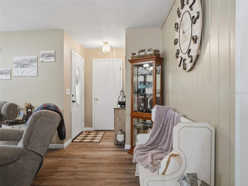 2 bedroom Single Family Residence at 9122 Dupont Avenue, Spring Hill, Spring Hill — photo 4