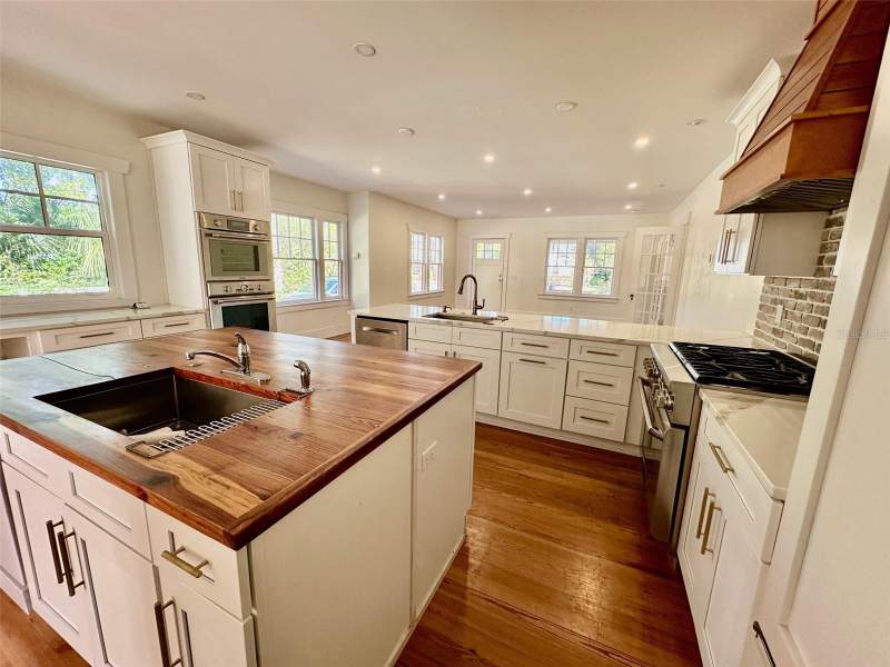 5 bedroom Single Family Residence at 138 W Stetson Avenue, Athens Park Deland, Deland — photo 5