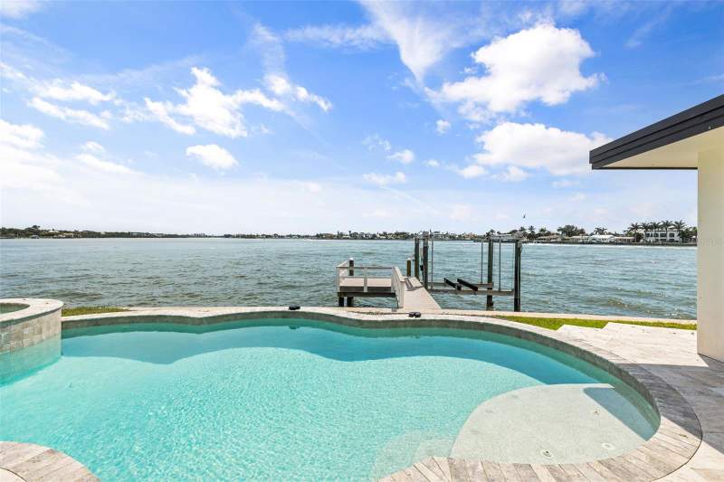 4 bedroom Single Family Residence at 4598 Clearwater Harbor Drive, Harbor Hills 3rd Add, Largo — photo 3
