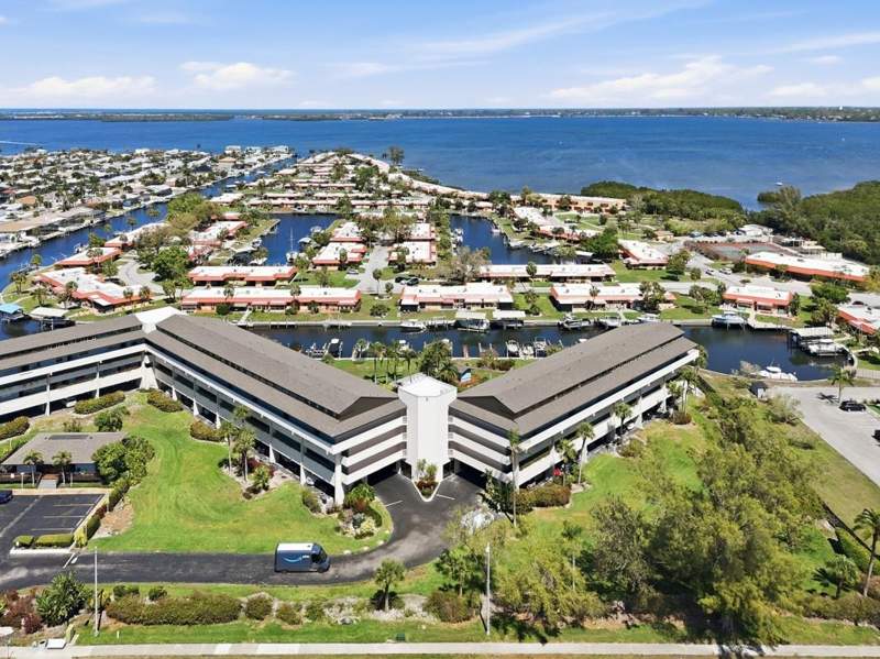 2 bedroom Condominium at 9604 Cortez Road #414, The Waterway Ph II, Bradenton — photo 3