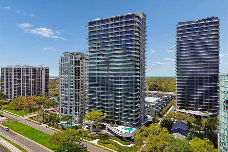 3105 Bay Oaks Condominium