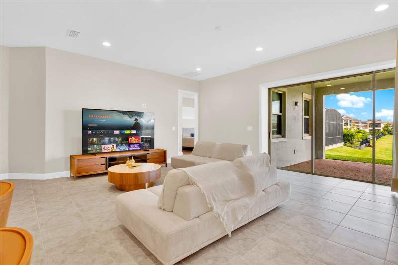 5 bedroom Single Family Residence at 13333 Oakenshaw Lane, Eagle Creek, Orlando — photo 3
