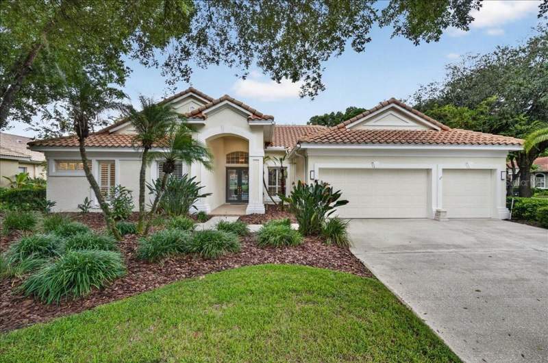 4 bedroom Single Family Residence at 9101 Woodridge Run Dr, Hunters Green - Master Association, Tampa — photo 5