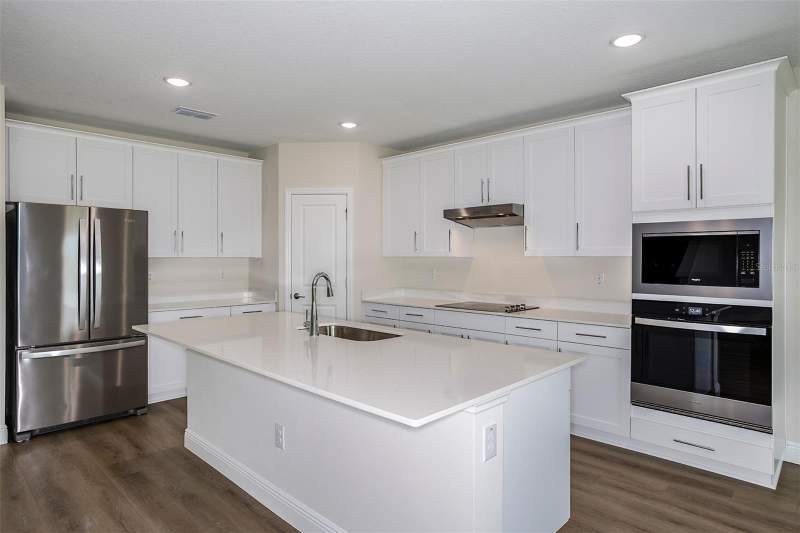5 bedroom Single Family Residence at 9859 Govreau Road, Pasadena Landing, Wesley Chapel — photo 2