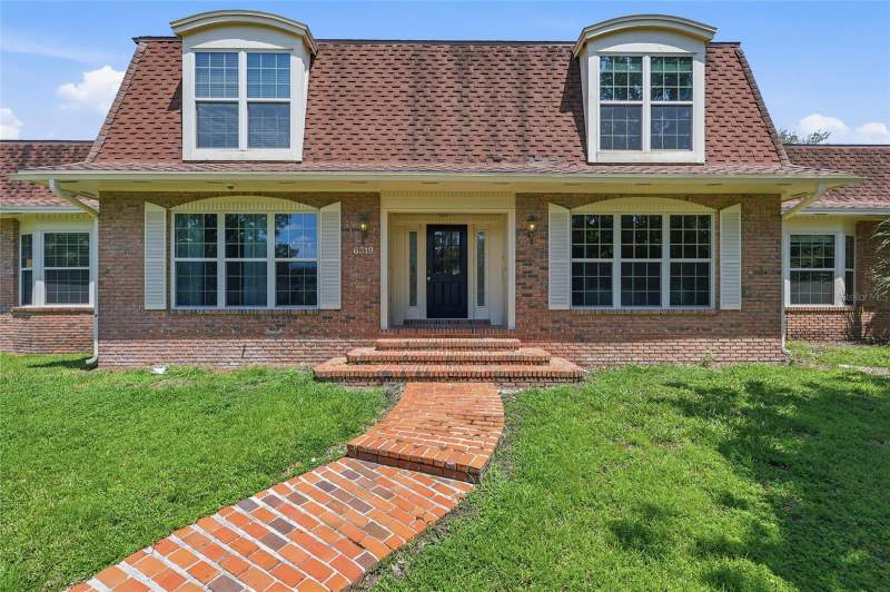 6 bedroom Single Family Residence at 6319 SW 37th Way, Country Club Manor, Gainesville — photo 2