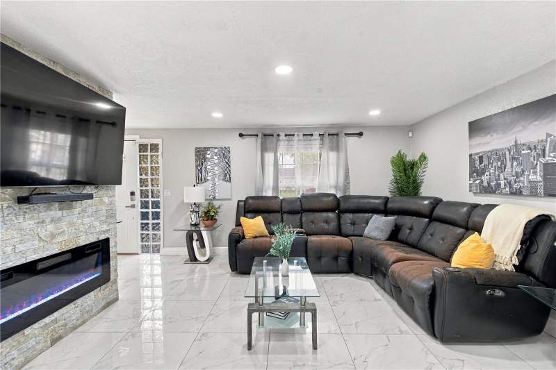 4 bedroom Single Family Residence at 101 Mitchell Drive, Hickory Hammock Unit 3A, Brandon — photo 5