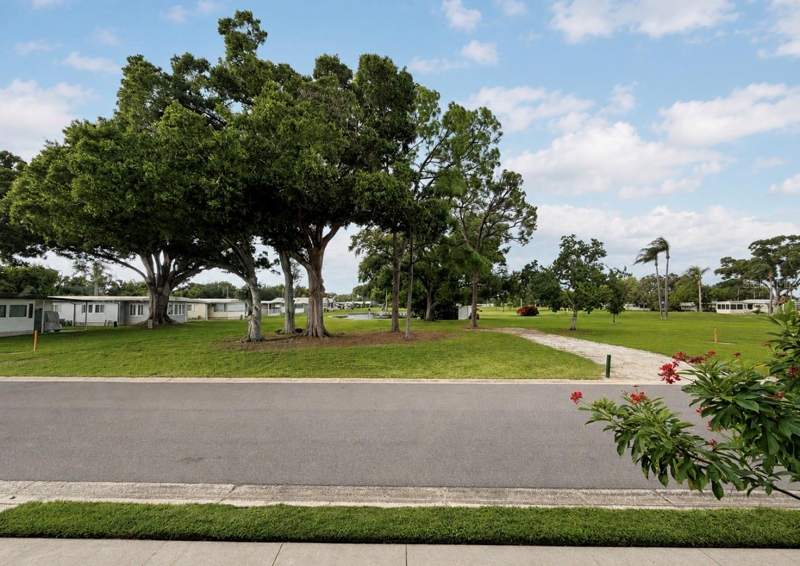 2 bedroom Mobile Home at 1100 Belcher Road #304, Largo, Largo — photo 2