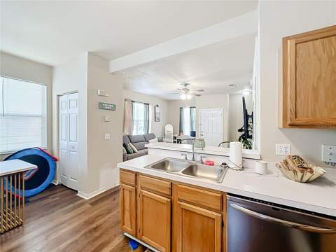 1710 NW 7th Street #604, Gainesville FL - photo 15 of 33