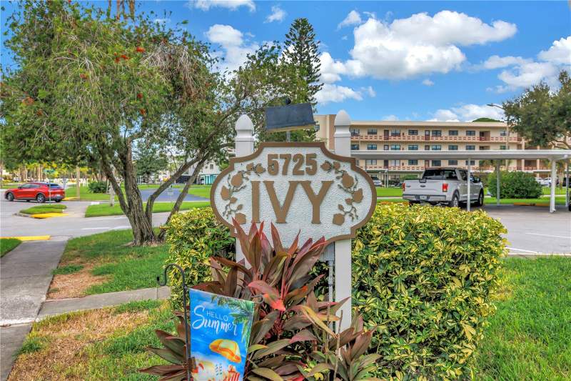 1 bedroom Condominium at 5725 80th Street #106, Five Towns Of St Pete, St Petersburg — photo 2