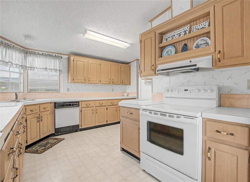 2 bedroom Manufactured Home at 5425 Betmar Drive, Betmar Acres, Zephyrhills — photo 4
