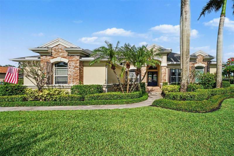 4 bedroom Single Family Residence at 15220 Blackhawk Drive, Blackhawk Sub, Fort Myers — photo 3