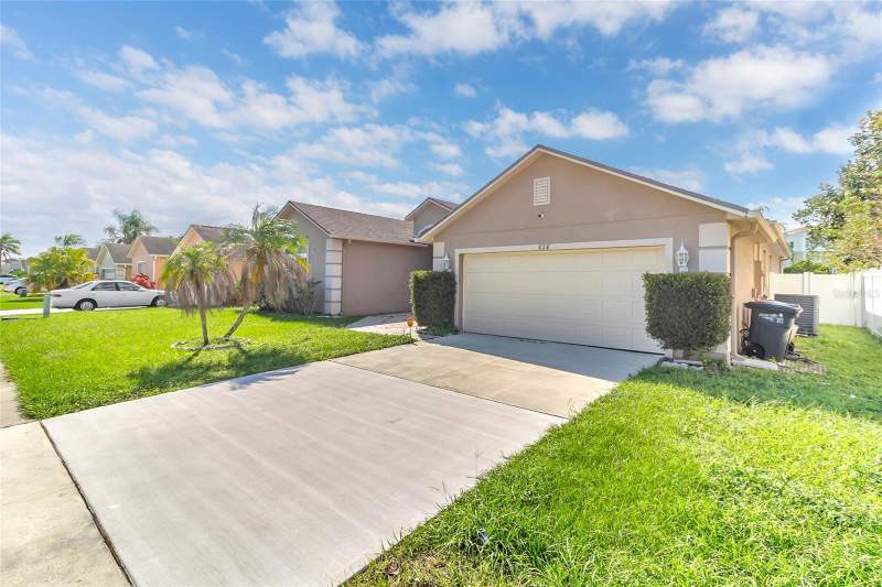 4 bedroom Single Family Residence at 428 Acacia Tree Way, Tamarind Parke, Kissimmee — photo 3