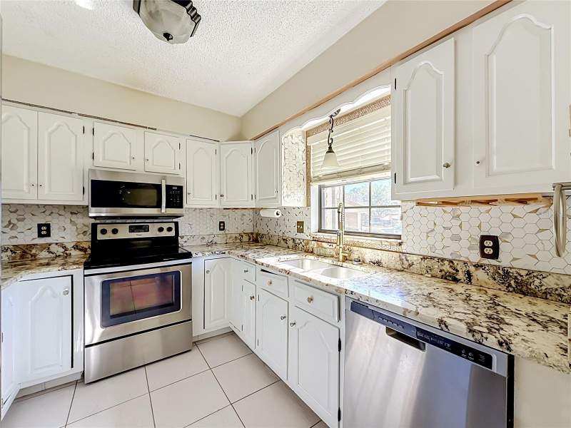 3 bedroom Condominium at 100 E Oak Terrace Drive #C1, Leesburg Coach Houses At Leesbug Condo, Leesburg — photo 2