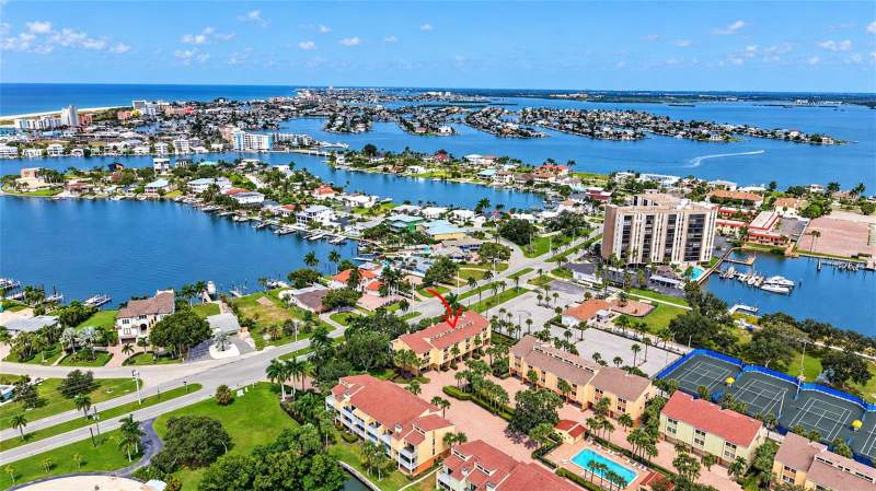 2 bedroom Townhouse at 406 Sandy Hook Road, Village Of Paradise Island, Treasure Island — photo 4