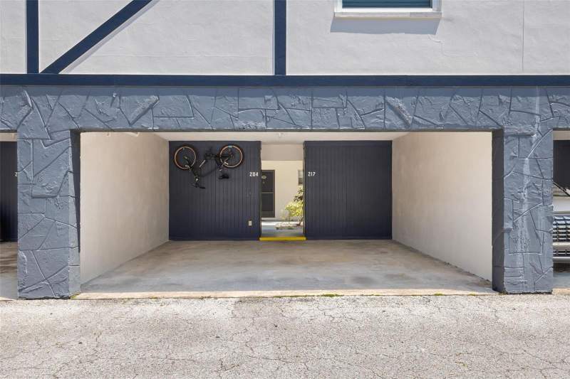 2 bedroom Condominium at 1147 King Arthur Court #204, King Arthurs Court Condo, Dunedin — photo 2