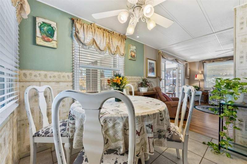 2 bedroom Mobile Home at 201 Jacaranda Drive, Hawthorne At Leesburg A Coop, Leesburg — photo 4