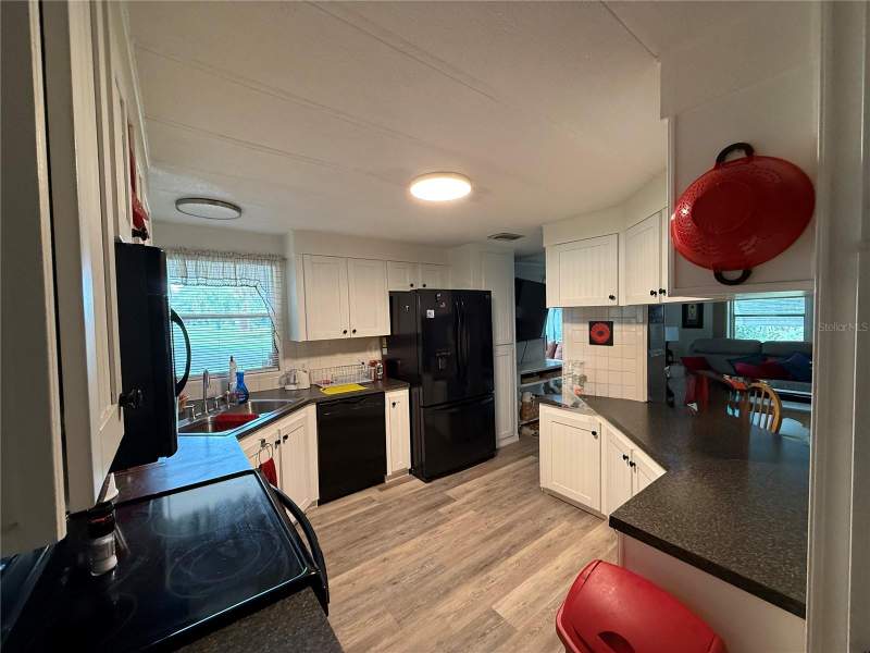 2 bedroom Manufactured Home at 24 N Bobwhite Road, Continental Camper Resorts Uni, Wildwood — photo 4