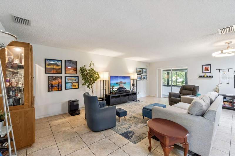 3 bedroom Single Family Residence at 10044 GARRISON LANE, GREEN BRIAR VILLAGE, ORLANDO — photo 4