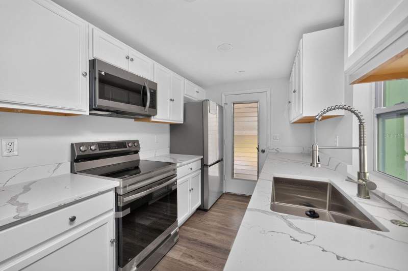 2 bedroom Single Family Residence at 18321 Wolbrette Circle, Port Charlotte Sec 037, Port Charlotte — photo 4