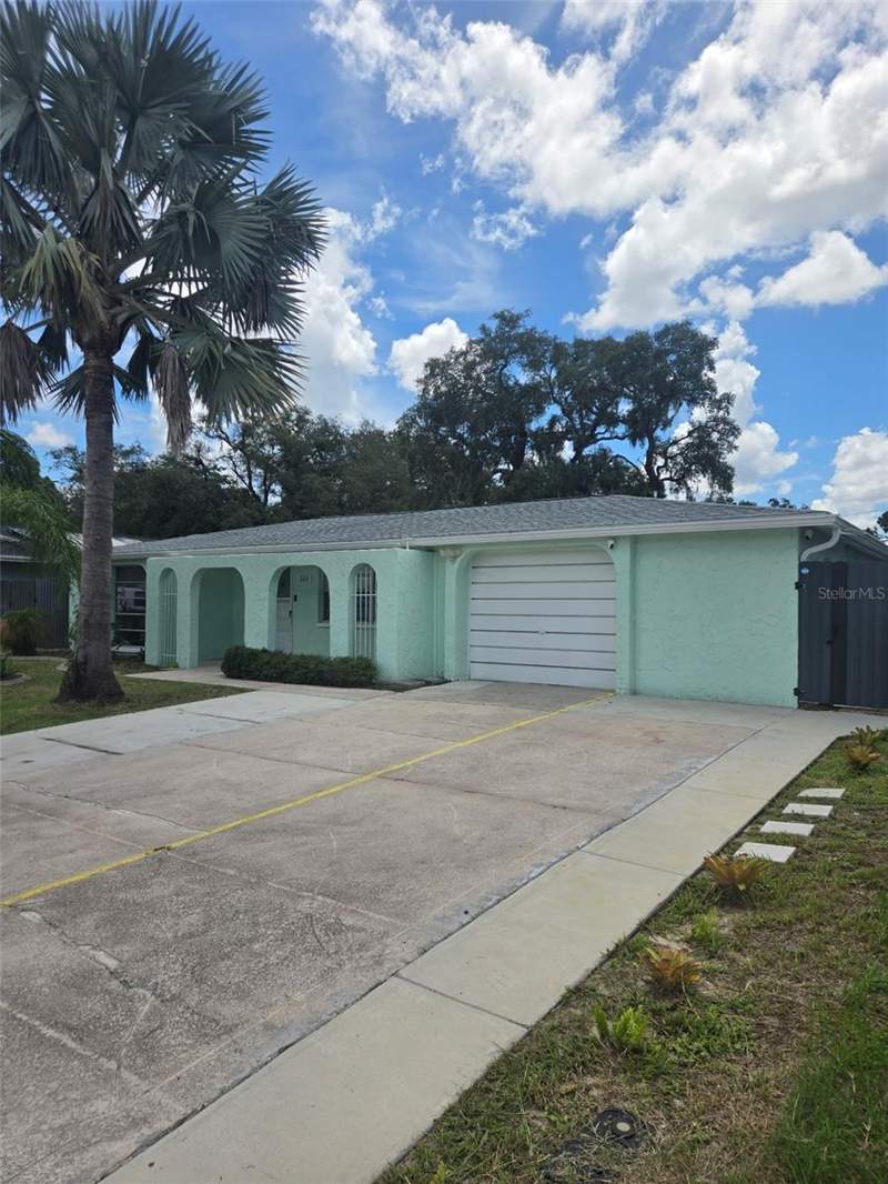 4 bedroom Single Family Residence at 7124 Ashwood Drive, Gulf Highlands, Port Richey — photo 2