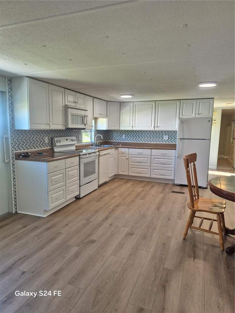 2 bedroom Manufactured Home at 7380 Heston Street, Village Holiday Lake, Port Charlotte — photo 5
