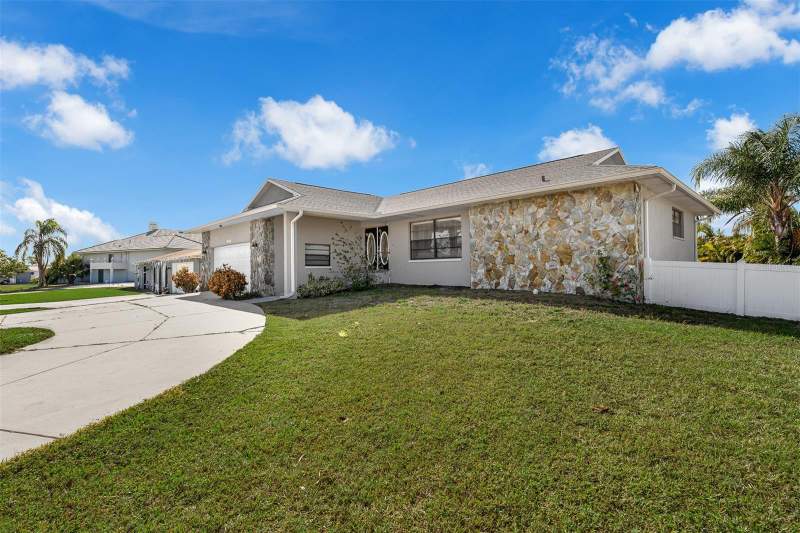 4 bedroom Single Family Residence at 3848 Topsail Trail, Flor A Mar, New Port Richey — photo 2