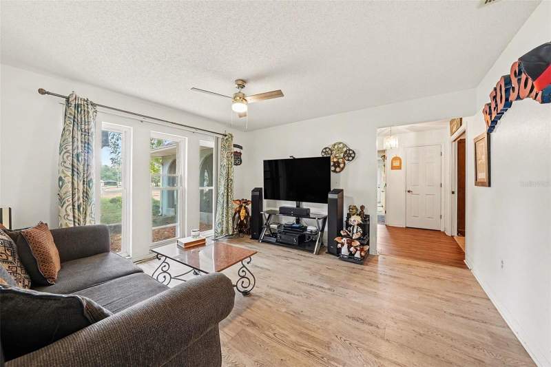 3 bedroom Single Family Residence at 8251 Earlshire Lane, Spring Hill Un 6, Spring Hill — photo 2