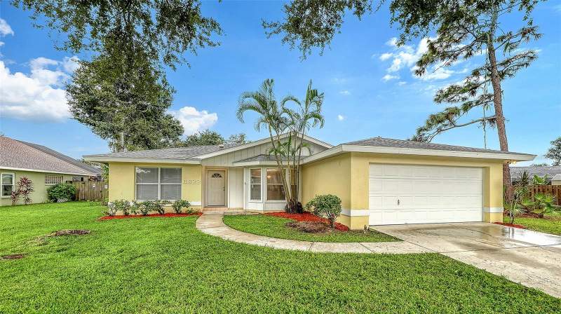 3 bedroom Single Family Residence at 6822 Tema Lane, Lake Sarasota, Sarasota — photo 2